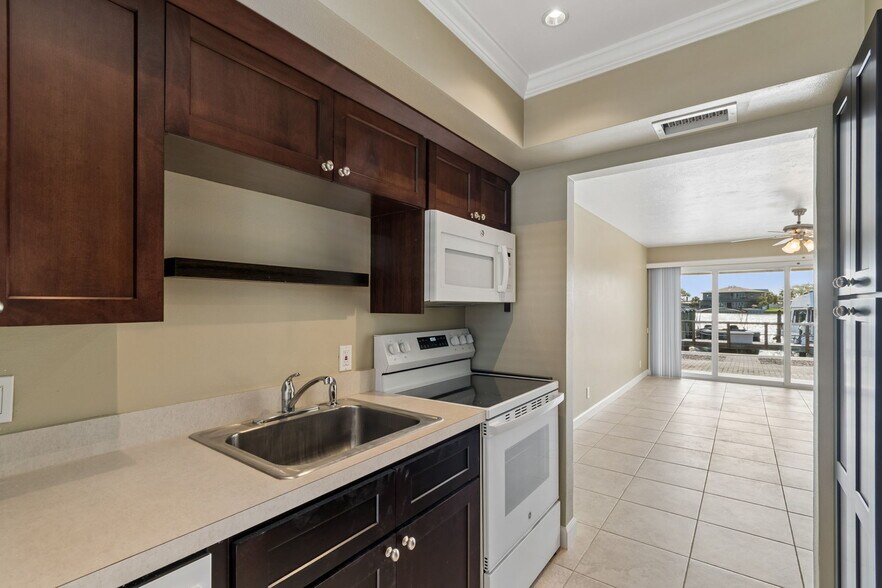 More Photos Of 2307 Bay Blvd, Indian Rocks Beach Apartments For Sale