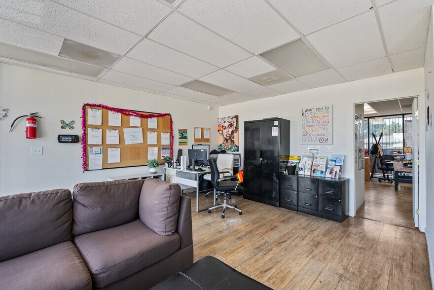 More Photos Of 10752-10754 Burbank Blvd, North Hollywood Office For Lease
