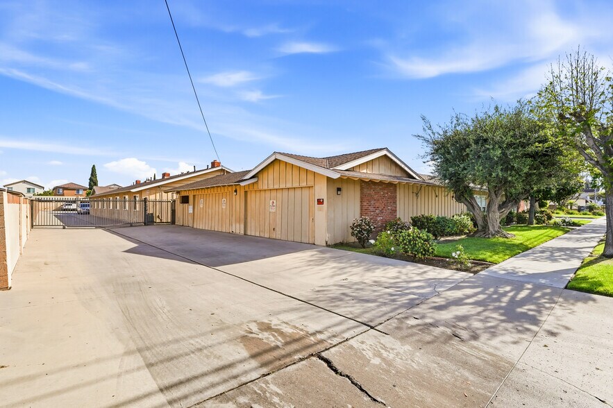 More Photos Of 3221 W Ball Rd, Anaheim Apartments For Sale