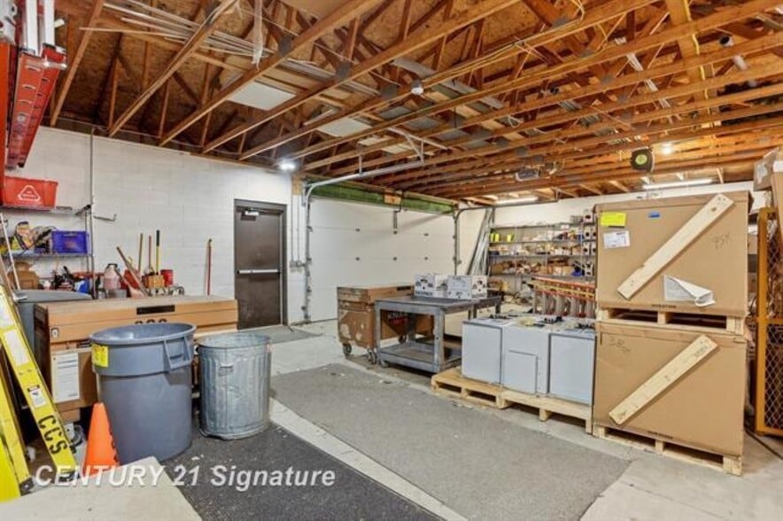 More Photos Of 3167 Enterprise Dr, Saginaw Office For Sale