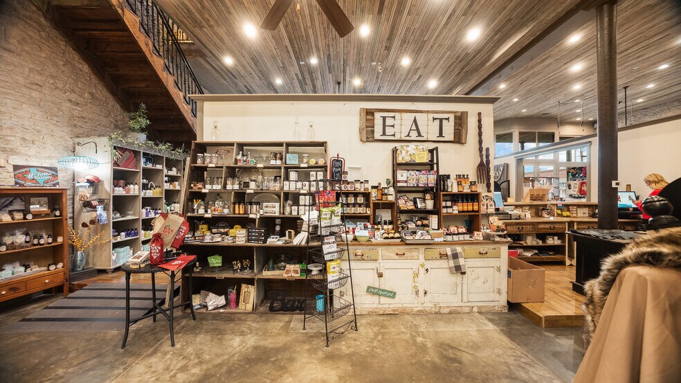 More Photos Of 101 N Elm, Hico General Retail For Sale