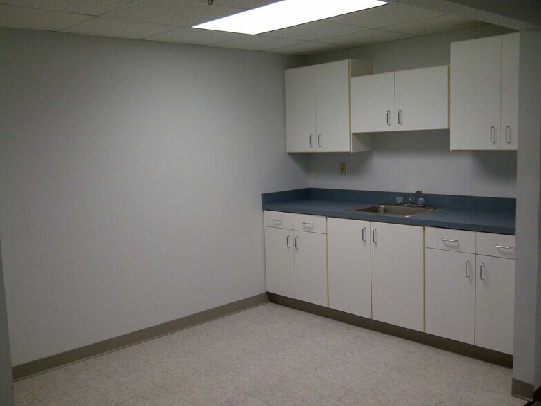 More Photos Of 904 Sahara Trl, Boardman Medical For Sale