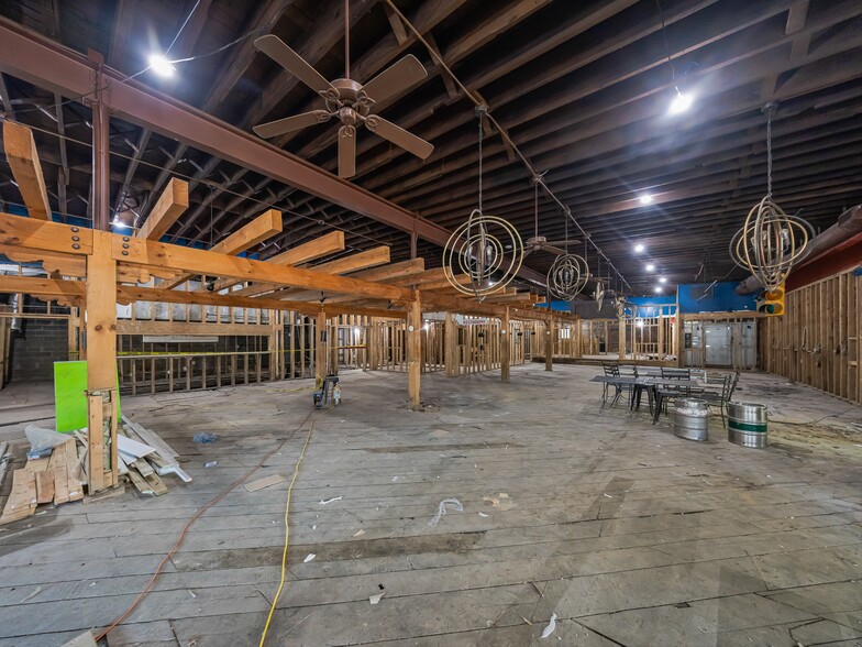 More Photos Of 10 Biltmore Plz, Asheville Restaurant For Lease