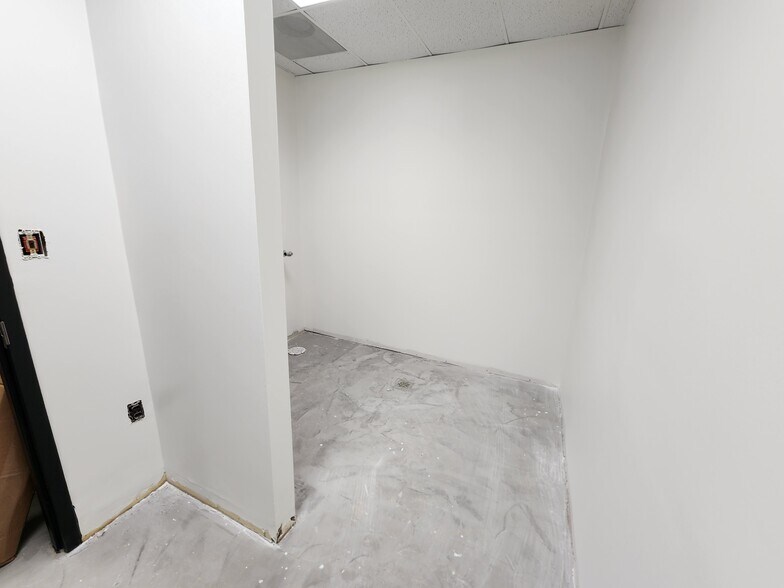 More Photos Of 2 Fisher Rd, Greenville Schools For Sale