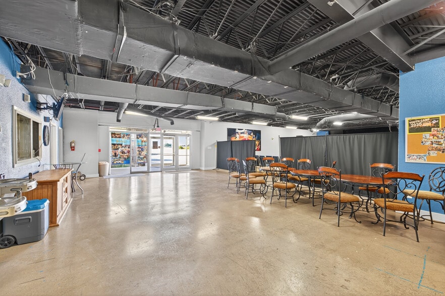 More Photos Of 147 E Hurst Blvd, Hurst Religious Facility For Sale