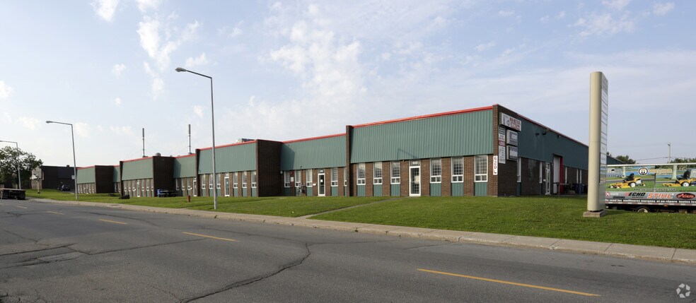 Primary Photo Of 610-638 Boul Guimond, Longueuil Warehouse For Lease