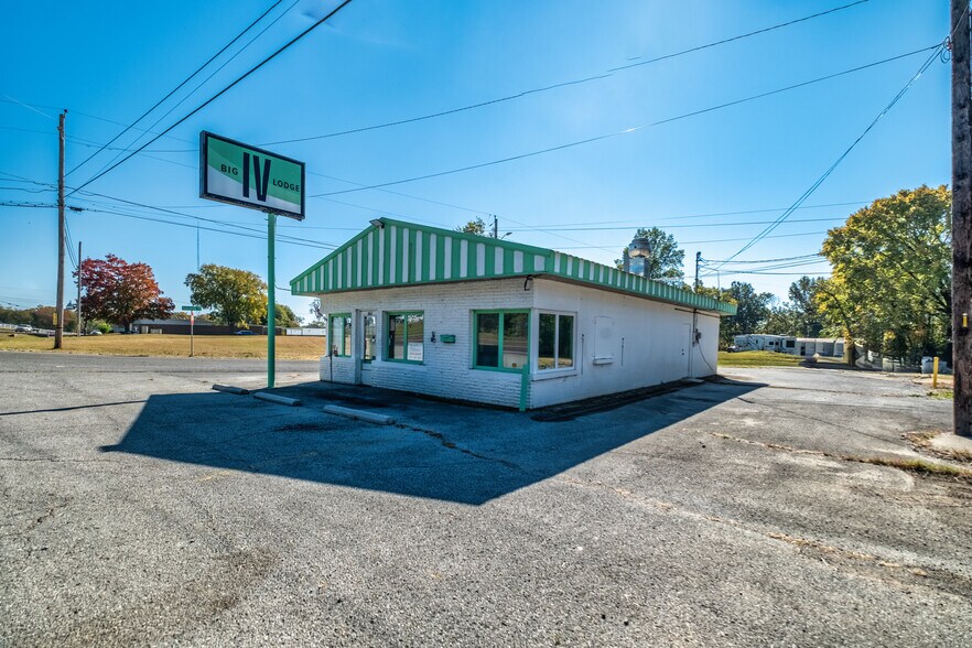 More Photos Of 561-563 McLean Ave, Hopkinsville Freestanding For Sale