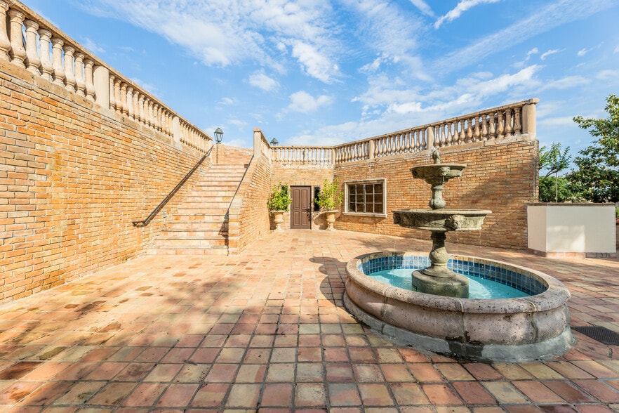 More Photos Of 6303 Beverlyhill St, Houston Lodge Meeting Hall For Sale