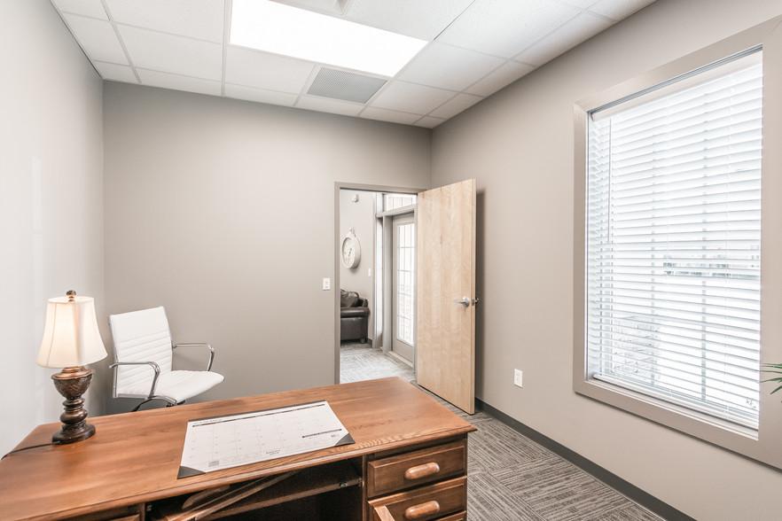 More Photos Of 111 Imperial Blvd, Hendersonville Office Residential For Lease
