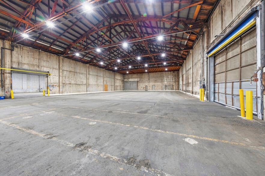 More Photos Of 715 S Grape St, Medford Warehouse For Sale
