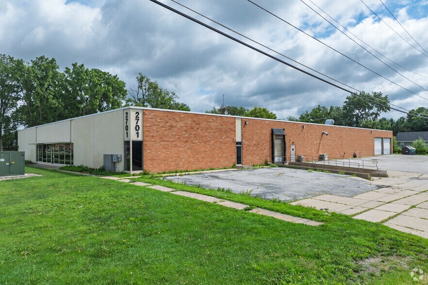 More Photos Of 2701 Delaware Ave, Des Moines Warehouse For Sale