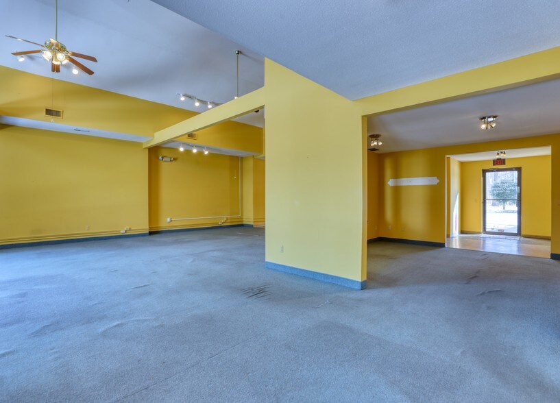 More Photos Of 908-914 Allen St, Springfield Storefront Retail Office For Sale