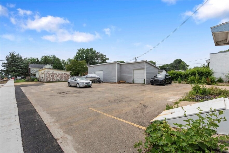 More Photos Of 200 & 204 W Main St, Waunakee Storefront Retail Residential For Sale