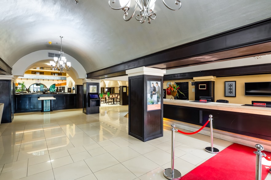 More Photos Of 9090 Southwest Fwy, Houston Hotel For Sale