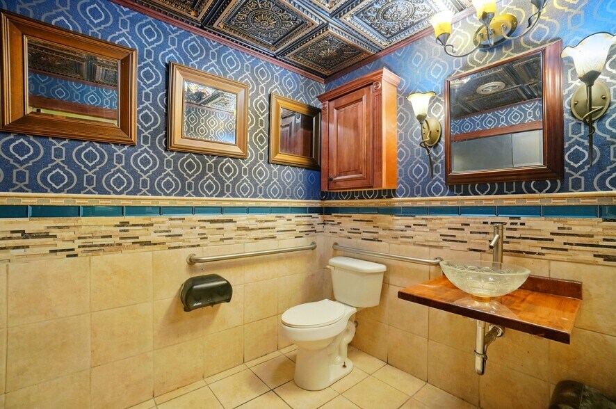 More Photos Of 2336 Northmoor Dr, Springfield Freestanding For Sale