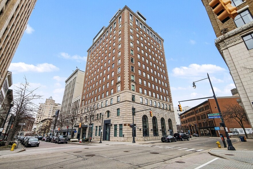 More Photos Of 55 Ionia Ave NW, Grand Rapids Apartments For Sale