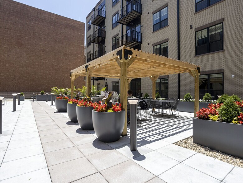 More Photos Of 140 E Monument Ave, Dayton Apartments For Lease