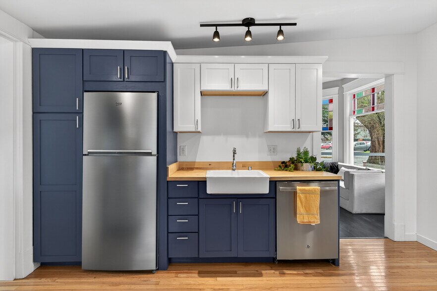 More Photos Of 1310 Ellsworth St, Bellingham Multifamily For Sale