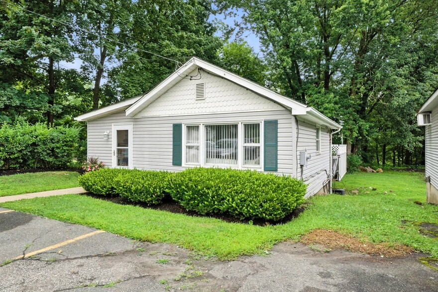 More Photos Of 260 Espanong Rd, Lake Hopatcong Restaurant For Sale