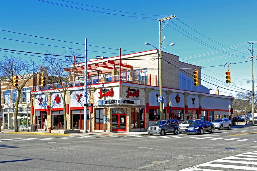 Primary Photo Of 100 S Main St, Royal Oak Restaurant For Lease