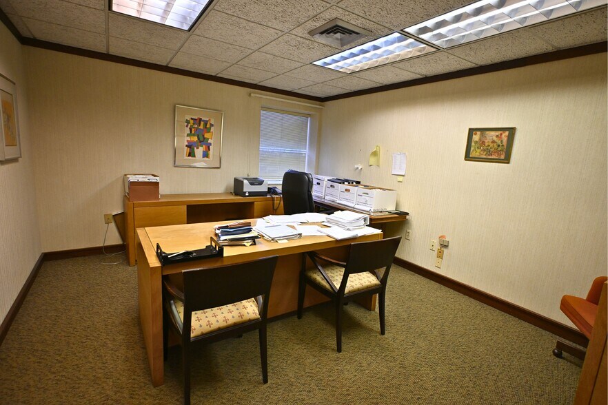 More Photos Of 2650 Biscayne Blvd, Miami Office For Lease