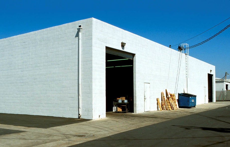 More Photos Of 1552-1556 W Embassy St, Anaheim Warehouse For Lease