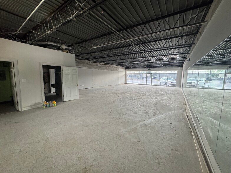 More Photos Of 4520 W Kennedy Blvd, Tampa Freestanding For Lease