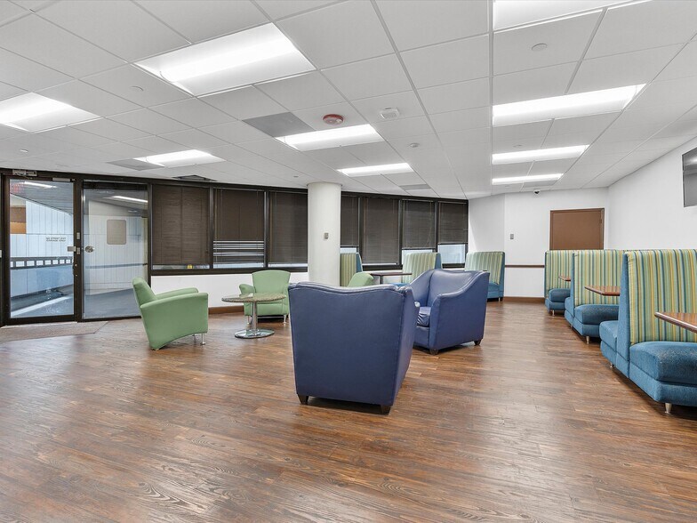 More Photos Of 12000 Biscayne Blvd, Miami Office For Lease