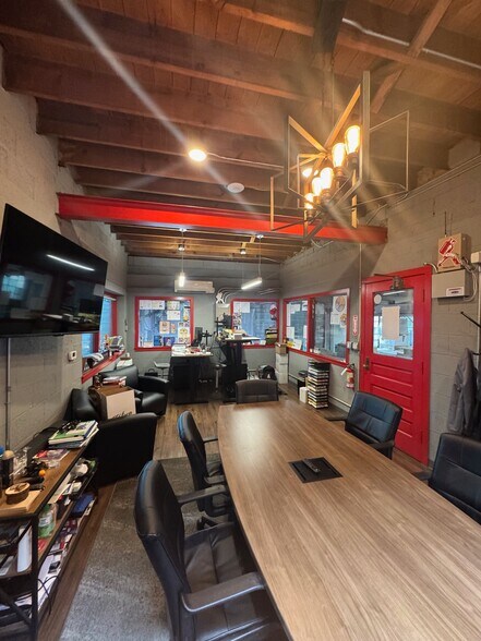 More Photos Of 2330 W Clybourn St, Milwaukee Manufacturing For Sale