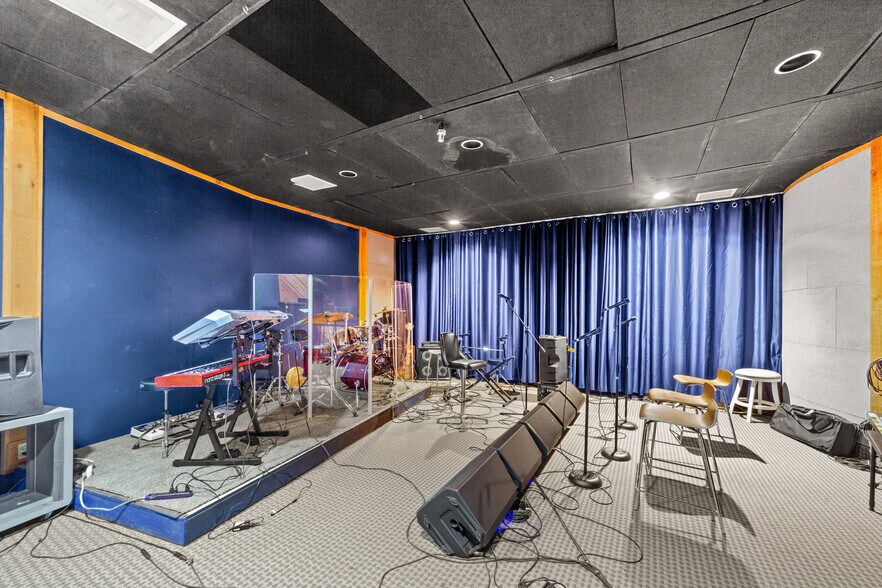 More Photos Of 23330 Commerce Park, Beachwood Office For Sale