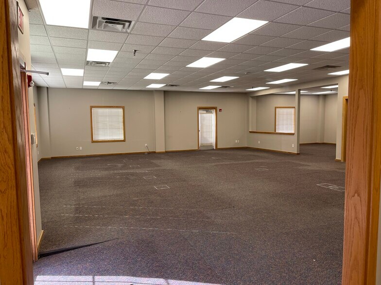 More Photos Of 12730 S Pflumm Rd, Olathe Office For Sale
