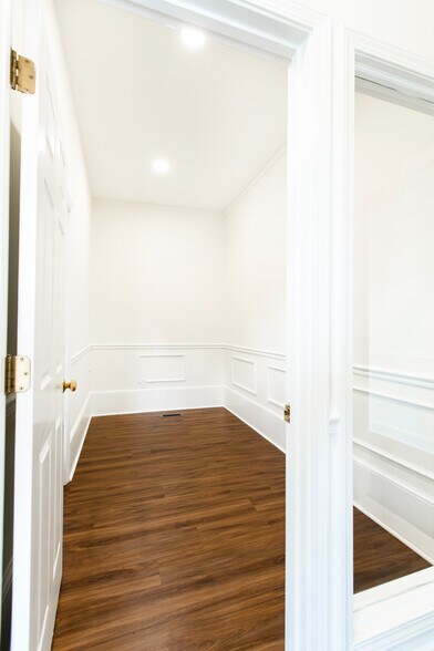 More Photos Of 125 S Milledge Ave, Athens Office Residential For Lease
