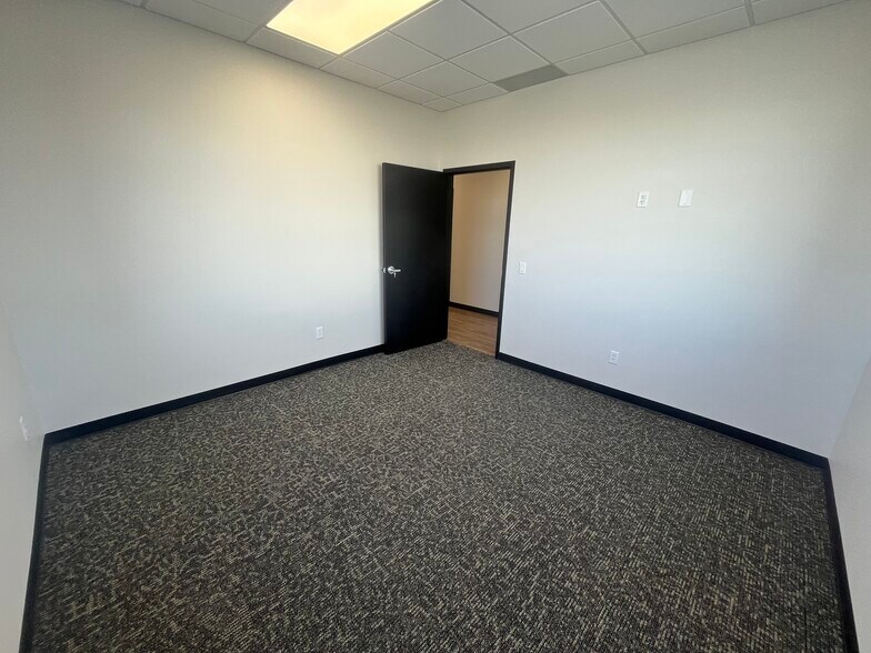 More Photos Of 14218 S 220th St, Gretna Light Distribution For Sale