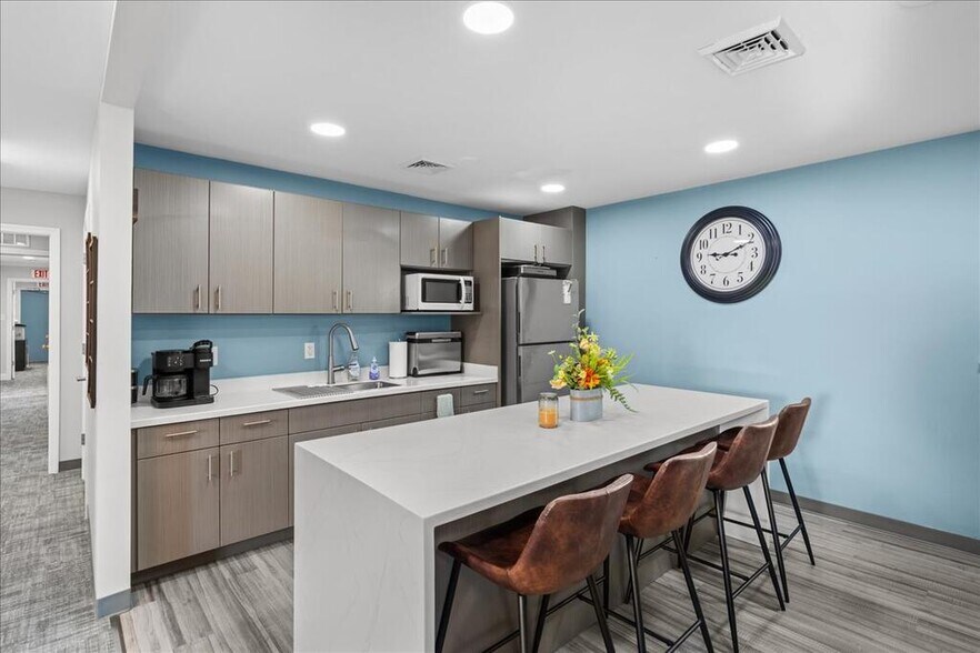 More Photos Of 57 Mountain Rd, Halifax Office For Sale