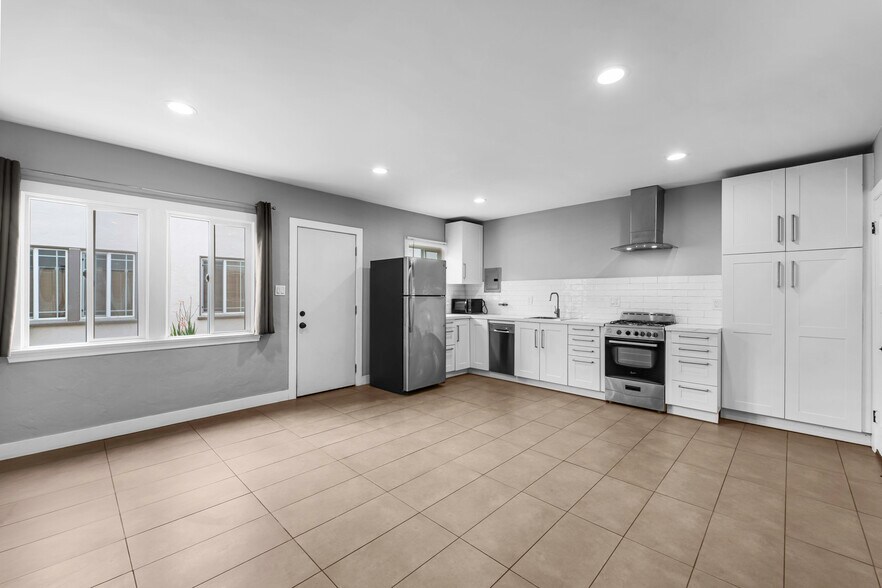 More Photos Of 2122 20th St, Santa Monica Apartments For Sale