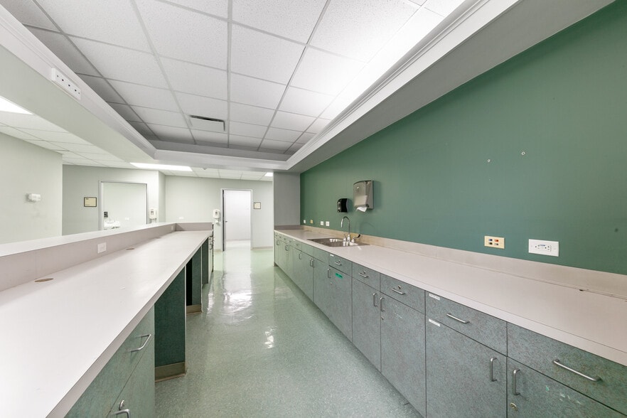 More Photos Of 3828 Avenue N, Galveston Hospital For Lease