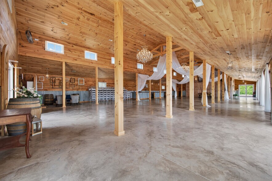 More Photos Of 639 Wagon Wheel Rd, Elk Creek Lodge Meeting Hall For Sale