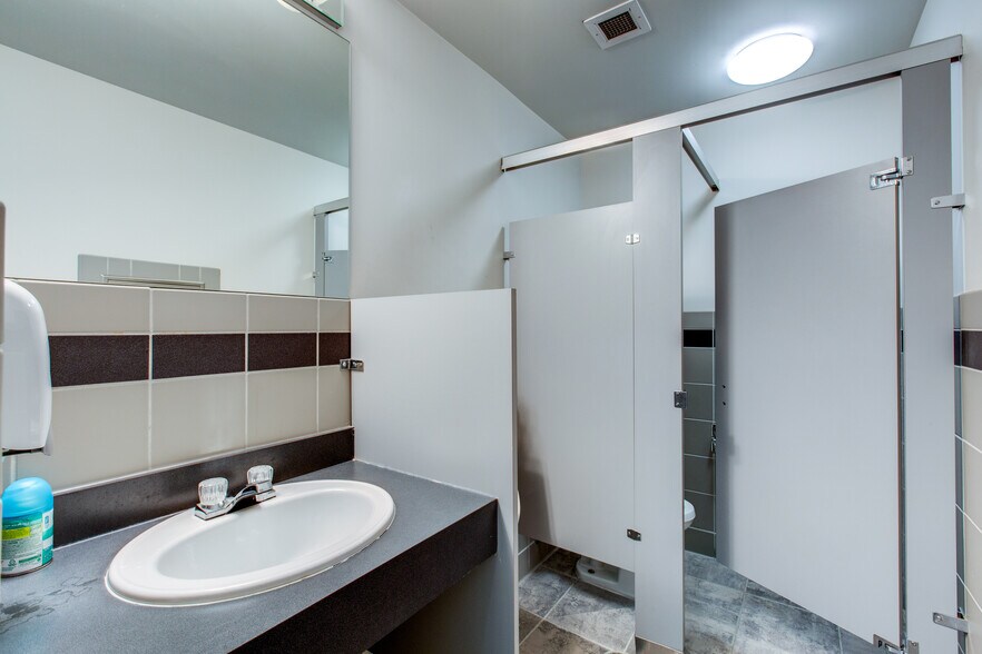 More Photos Of 5878 S Rapp St, Littleton Office For Lease