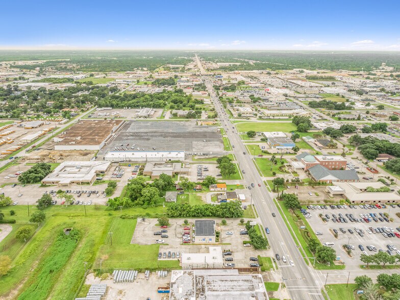 More Photos Of 3095 College St, Beaumont Medical For Sale