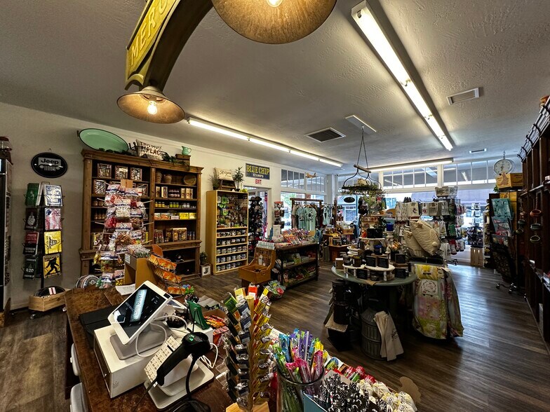 More Photos Of 1020 N Main St, Cottonwood General Retail For Sale