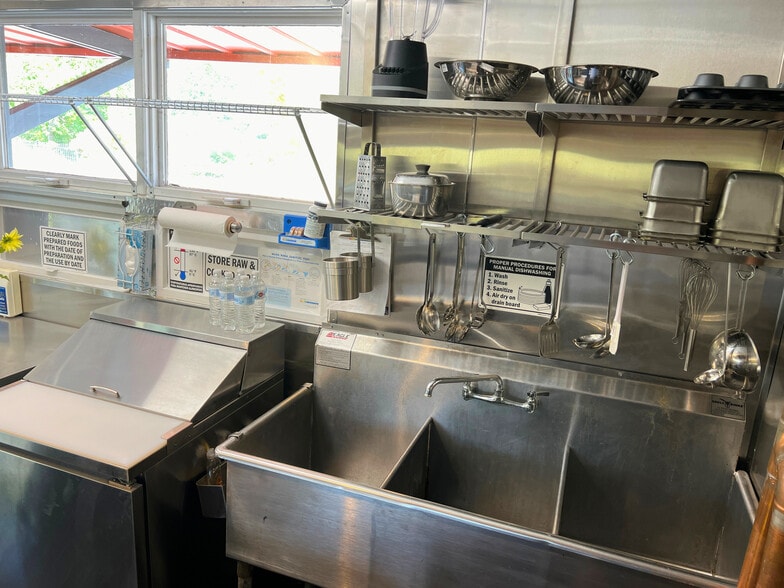 More Photos Of 33 Zabelle Ave, Auburn Restaurant For Sale