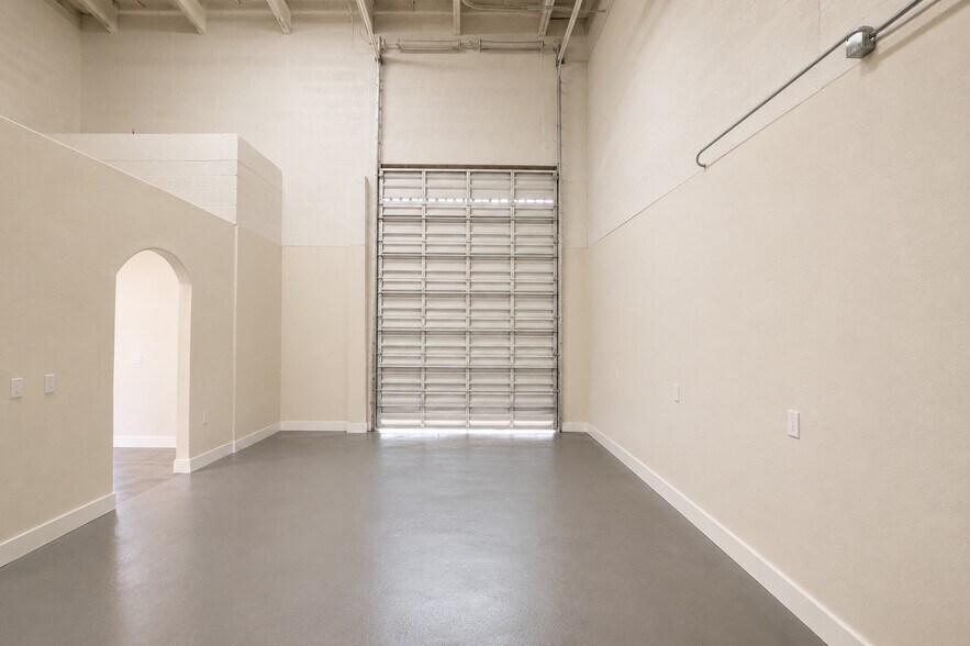 More Photos Of 2970 W 84th St, Hialeah Gardens Warehouse For Lease