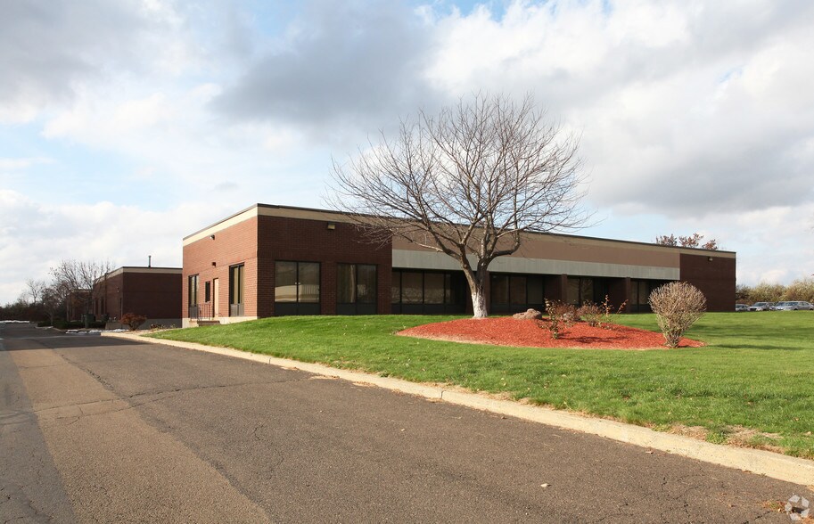 More Photos Of 10 Fairfield Blvd, Wallingford Office For Sale