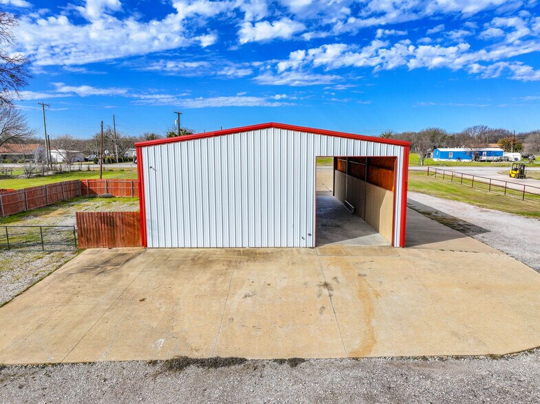 More Photos Of 11900 FM 1392, Terrell Warehouse For Lease