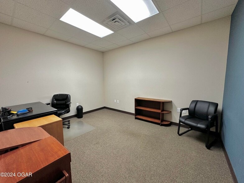 More Photos Of 2702 Cunningham Ave, Joplin Medical For Lease