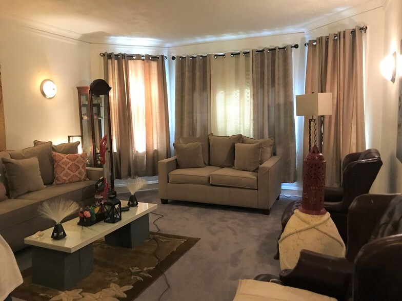 More Photos Of 7932 S Saint Lawrence Ave, Chicago Apartments For Sale