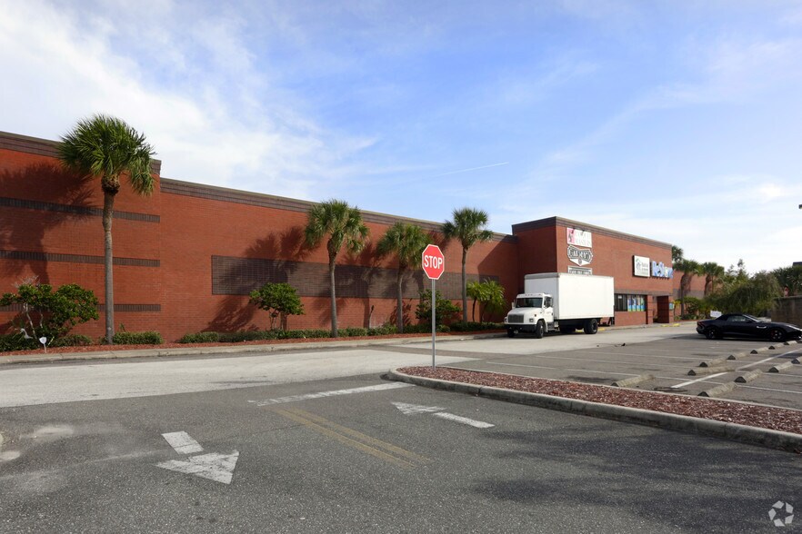More Photos Of 13355 49th St N, Clearwater Freestanding For Lease
