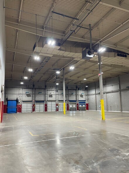 More Photos Of 1500 E Broad St, Mansfield Distribution For Lease