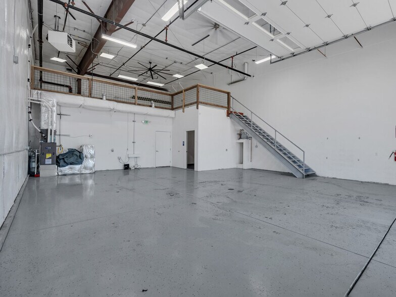 More Photos Of 2801 N US Highway 85, Castle Rock Light Manufacturing For Lease