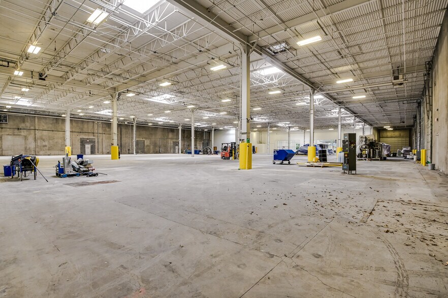 More Photos Of 10420 Metric Blvd, Austin Warehouse For Lease